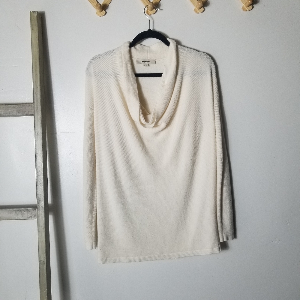 LOFT CREAMY WHITE SWEATER SIZE MEDIUM- SEE DESCRIPTION
